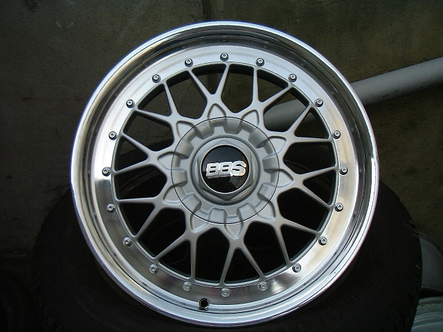 They look just like the OEM BMW BBS RC041 wheels but than single piece